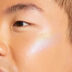 Makeup Revolution Beam Bright Rainbow Highlighter