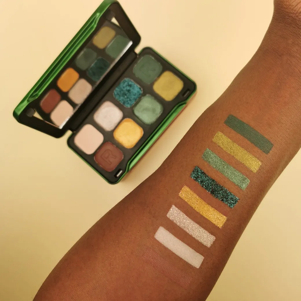 Makeup Revolution Forever Flawless Dynamic Everlasting Eyeshadow Palette