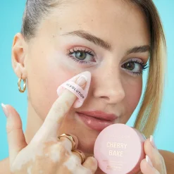 Makeup Revolution Y2k Cherry Bake Loose Powder & Puff